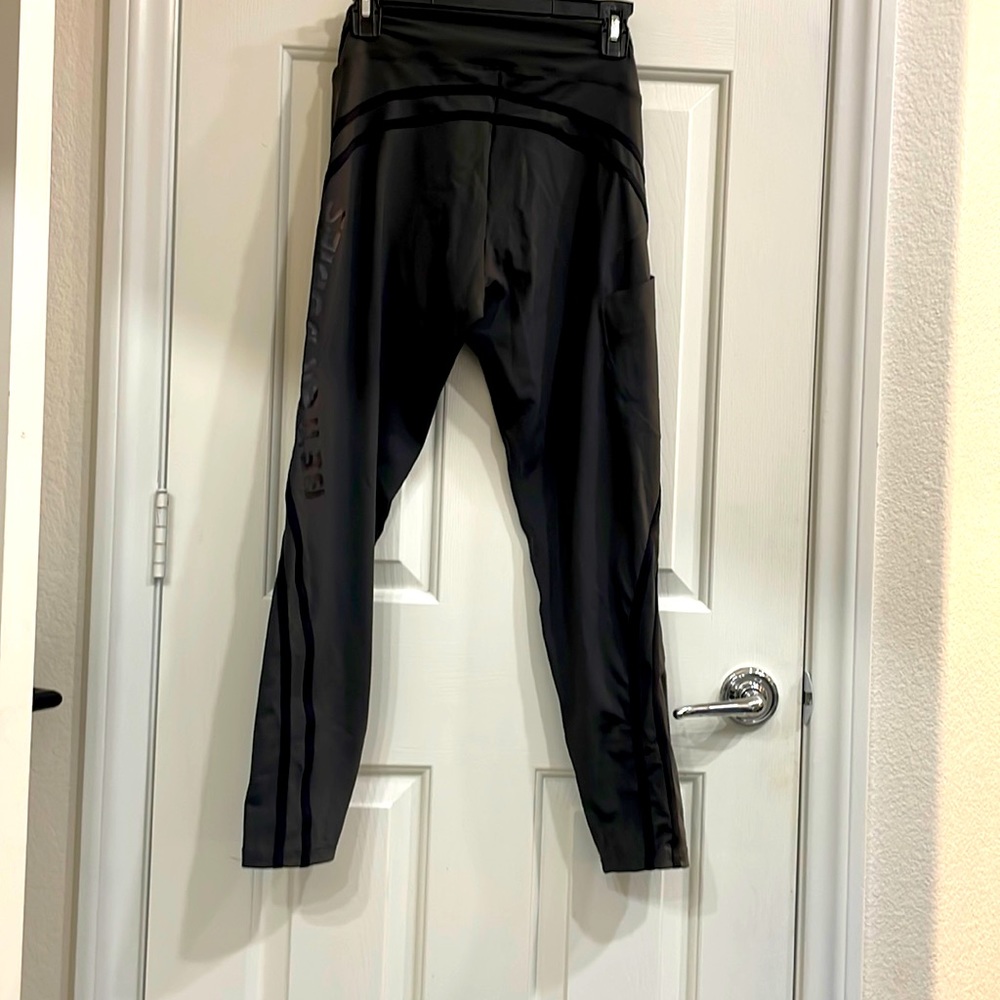 Blackish grayish leggings with stripes on the side